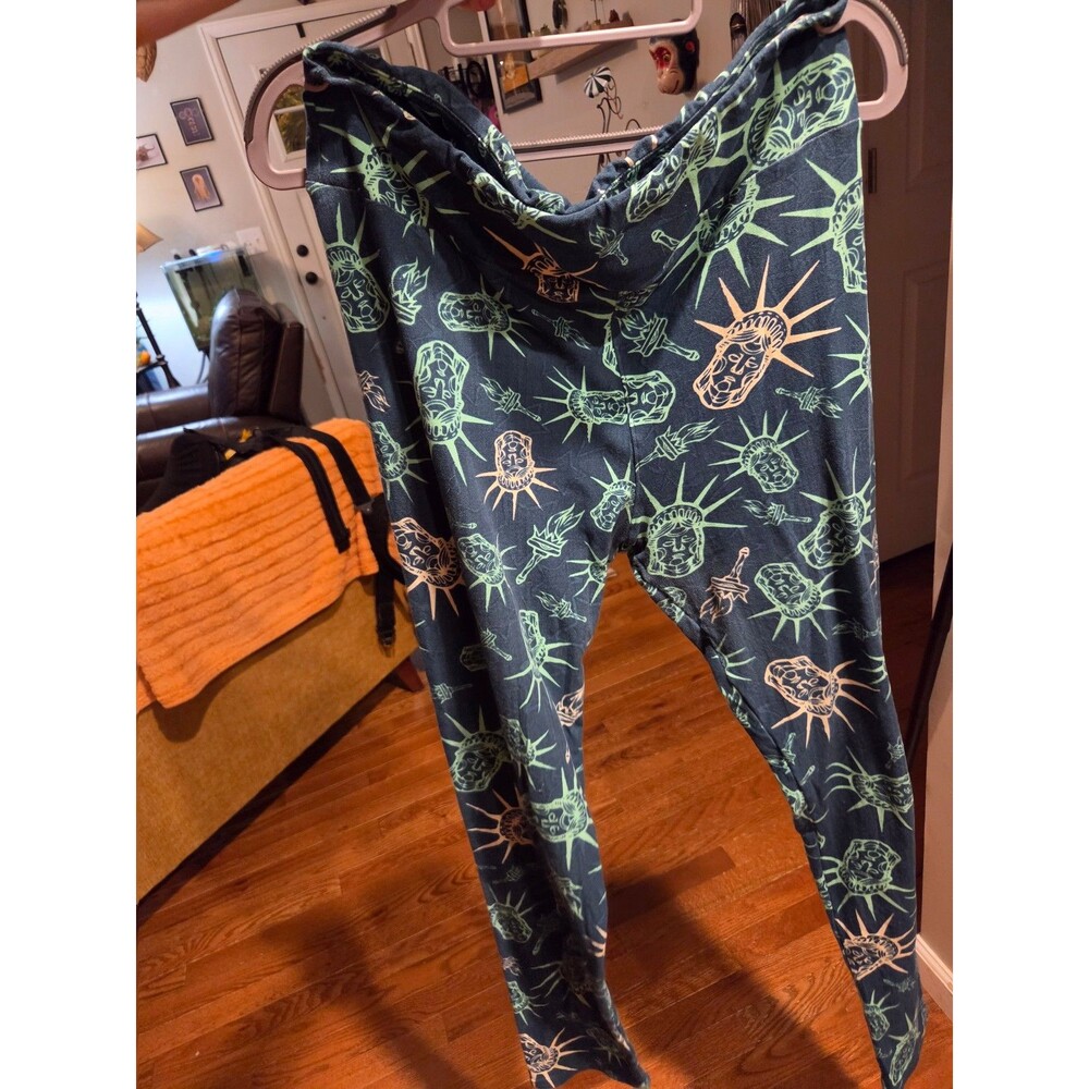 LuLaRoe Tall & Curvy Statue of Liberty Leggings